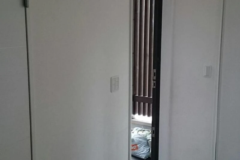 玄関横　クロス貼替　施工後　藤沢市　N邸 (1)
